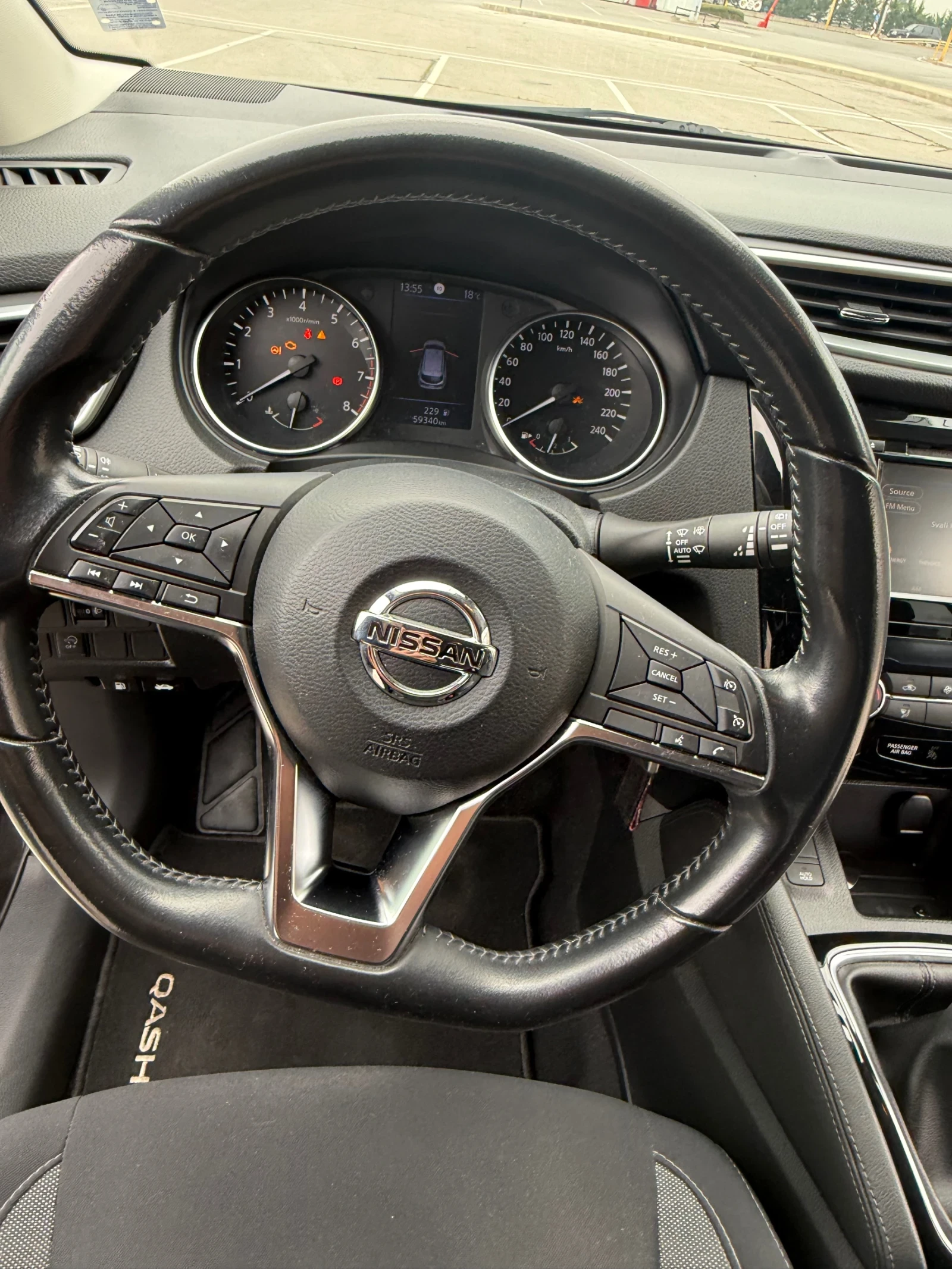 Nissan Qashqai, снимка 14 - Автомобили и джипове - 56448943