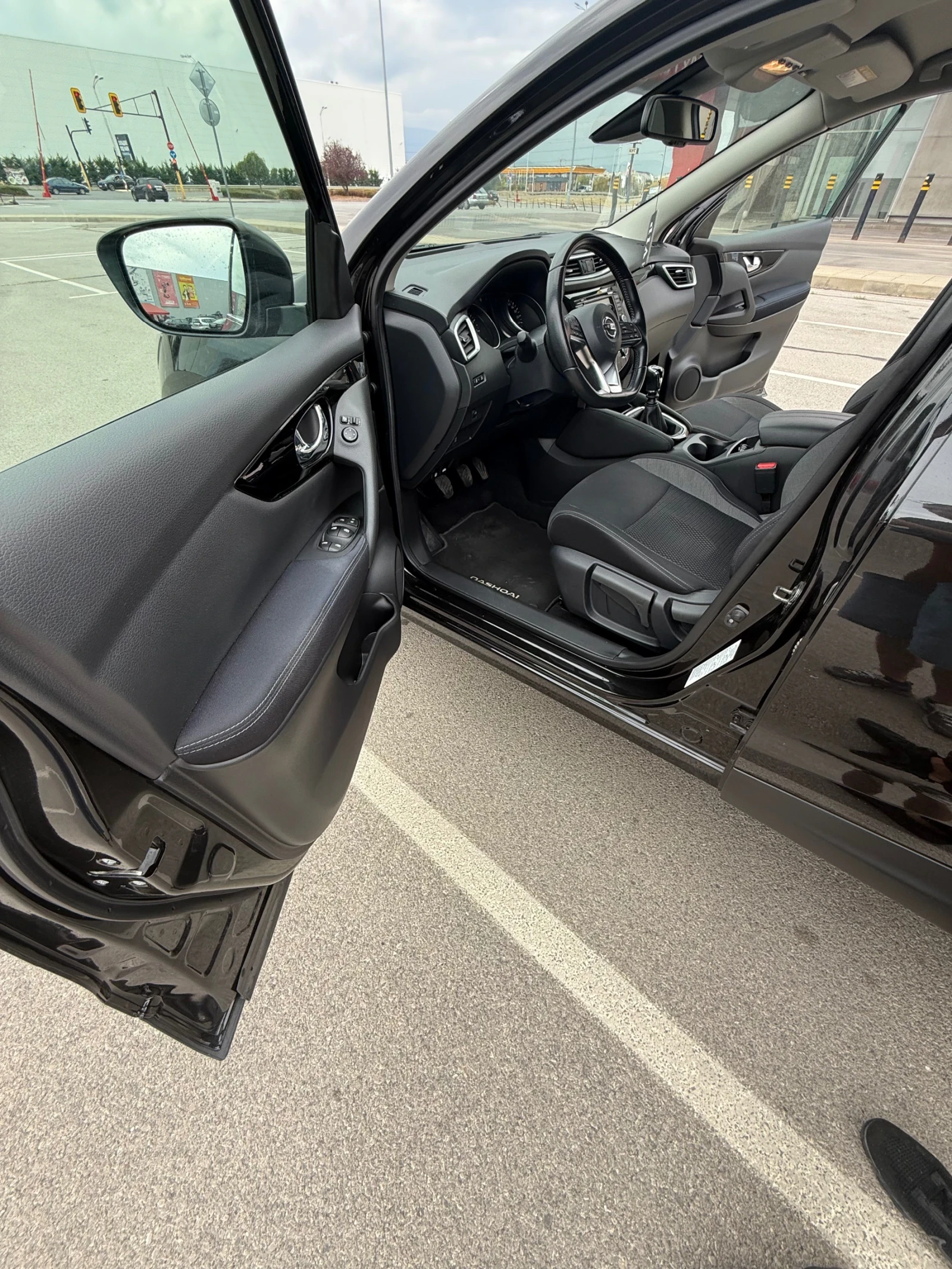 Nissan Qashqai, снимка 16 - Автомобили и джипове - 56448943