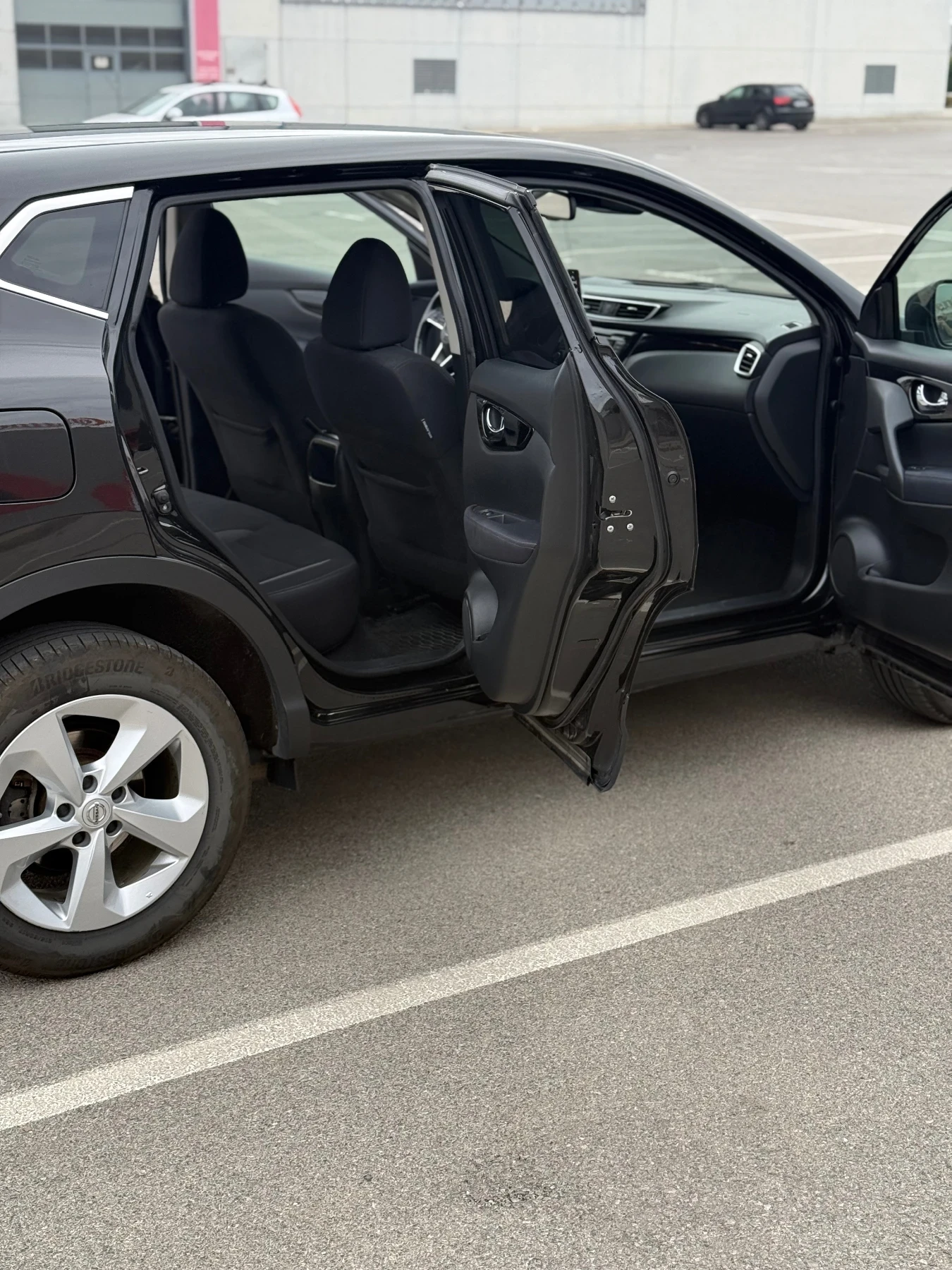 Nissan Qashqai, снимка 8 - Автомобили и джипове - 56448943