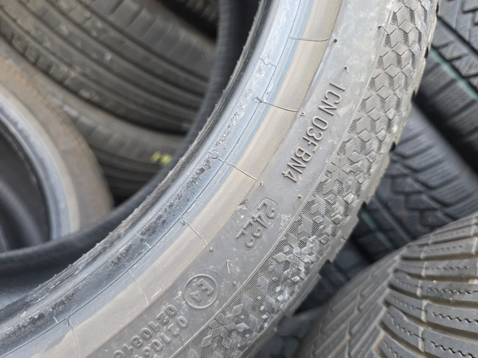Гуми Зимни 245/40R18, снимка 7 - Гуми и джанти - 56725028