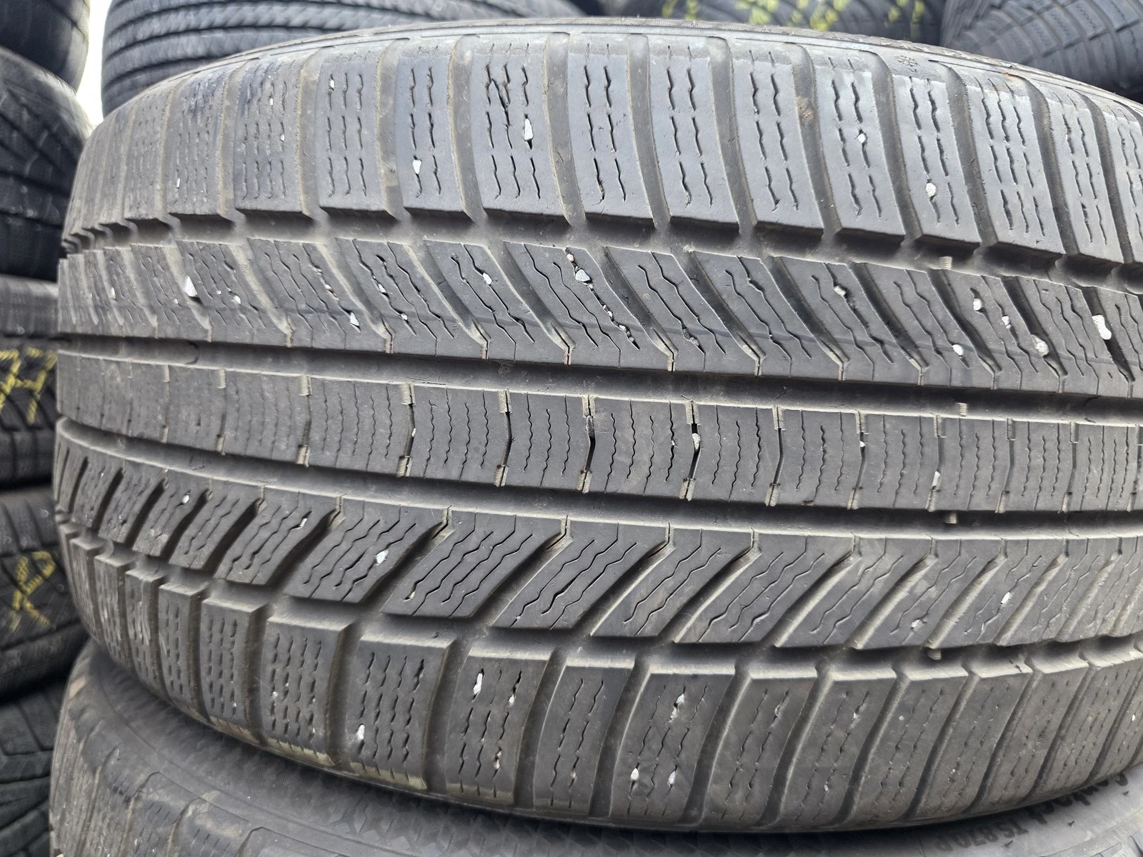 Гуми Зимни 245/40R18