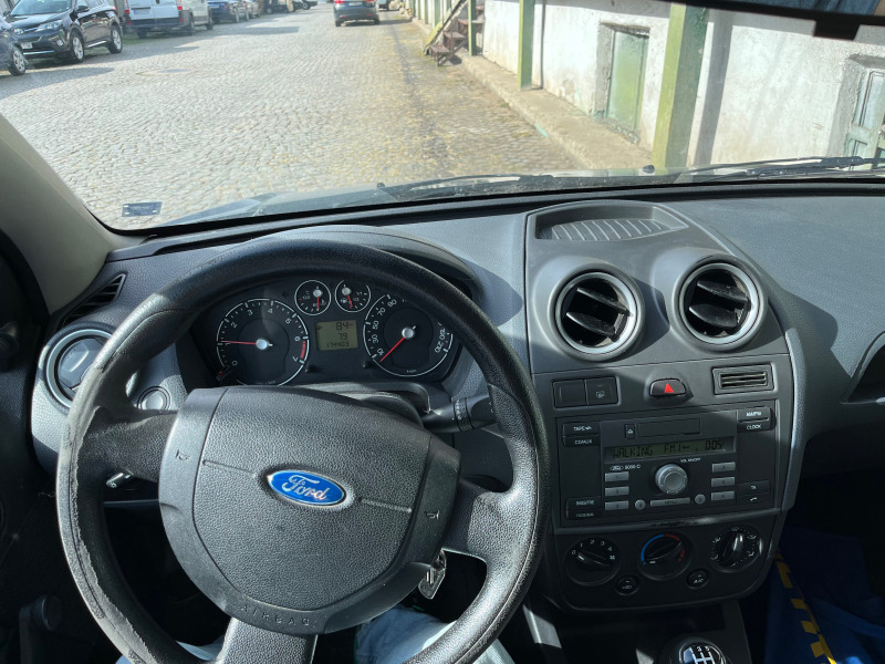 Ford Fiesta, снимка 10 - Автомобили и джипове - 46369638