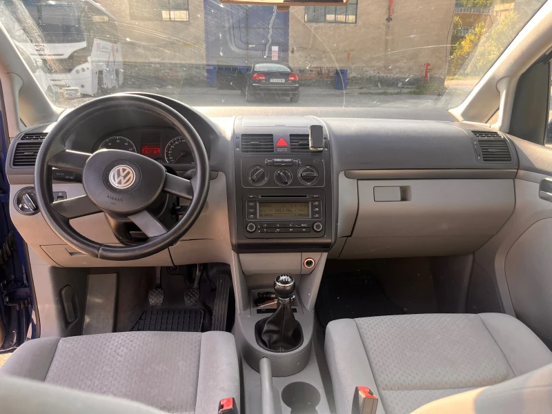 VW Touran 1.6FSI, снимка 7 - Автомобили и джипове - 47044412