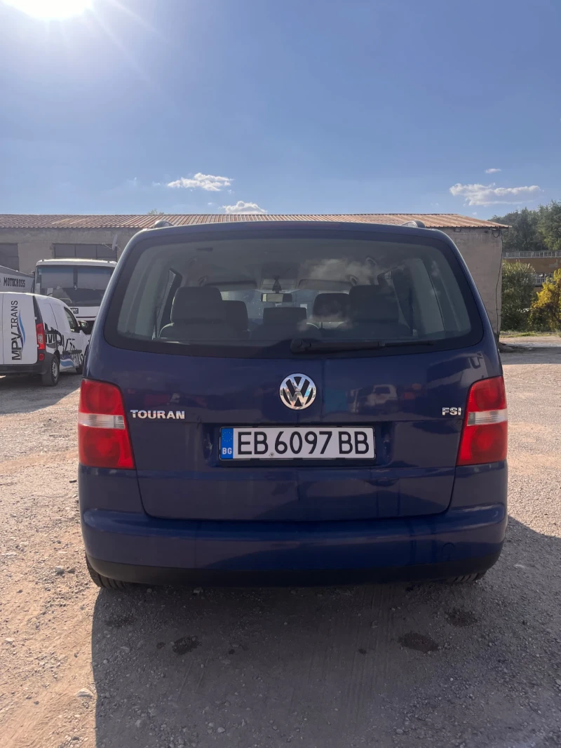 VW Touran 1.6FSI, снимка 3 - Автомобили и джипове - 47044412