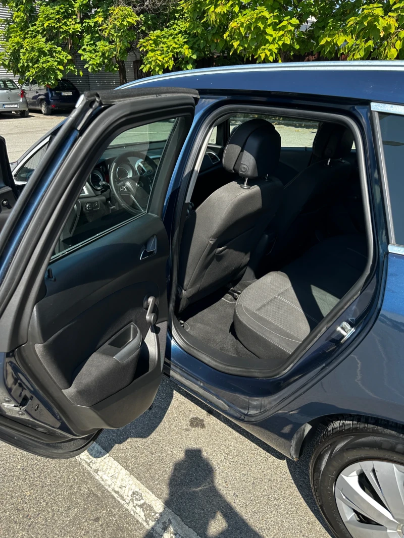 Opel Astra Sports Tourer, снимка 10 - Автомобили и джипове - 51442440