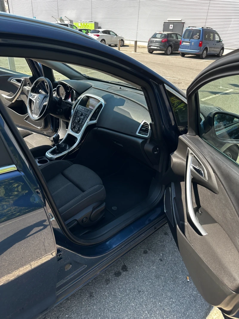 Opel Astra Sports Tourer, снимка 13 - Автомобили и джипове - 51442440