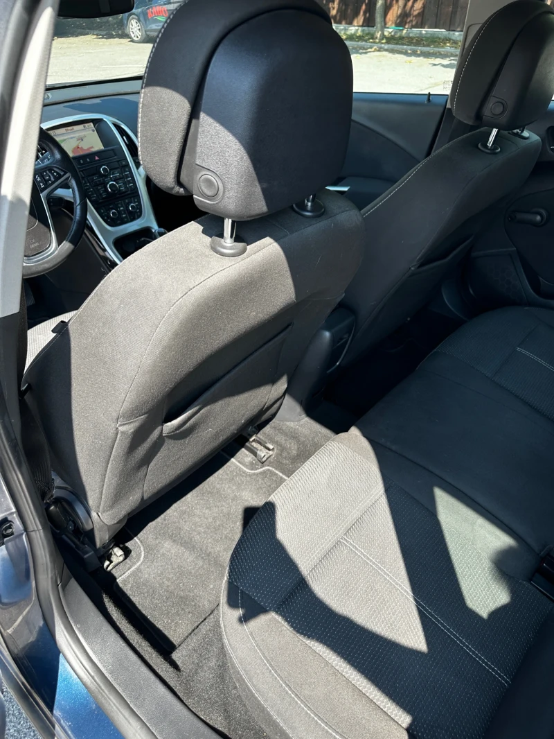 Opel Astra Sports Tourer, снимка 11 - Автомобили и джипове - 51442440