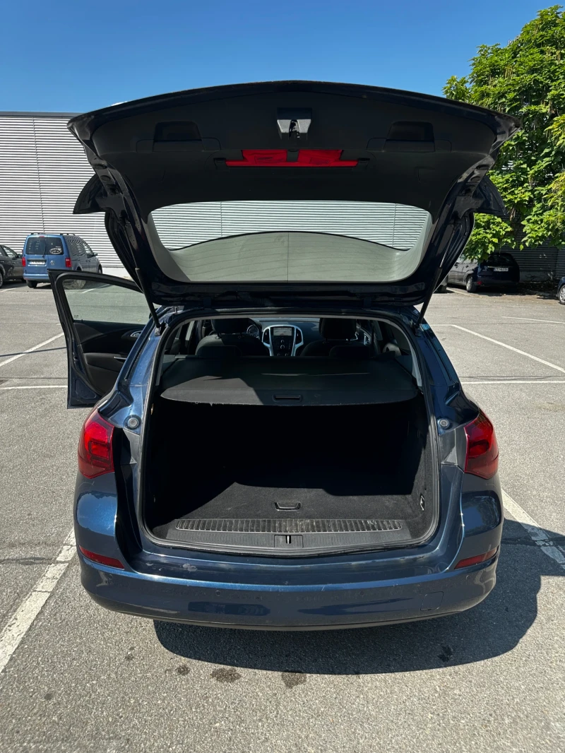 Opel Astra Sports Tourer, снимка 12 - Автомобили и джипове - 51442440