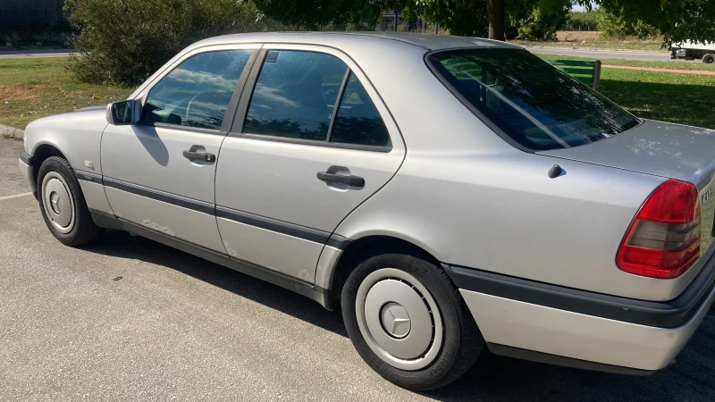 Mercedes-Benz C 180, снимка 4 - Автомобили и джипове - 52908344