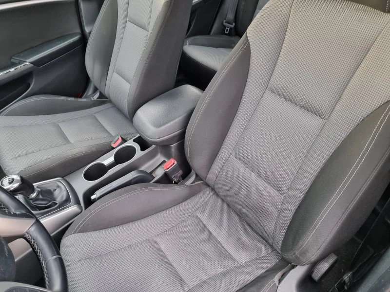 Hyundai I30 1.6Д.110КС., снимка 13 - Автомобили и джипове - 52968681