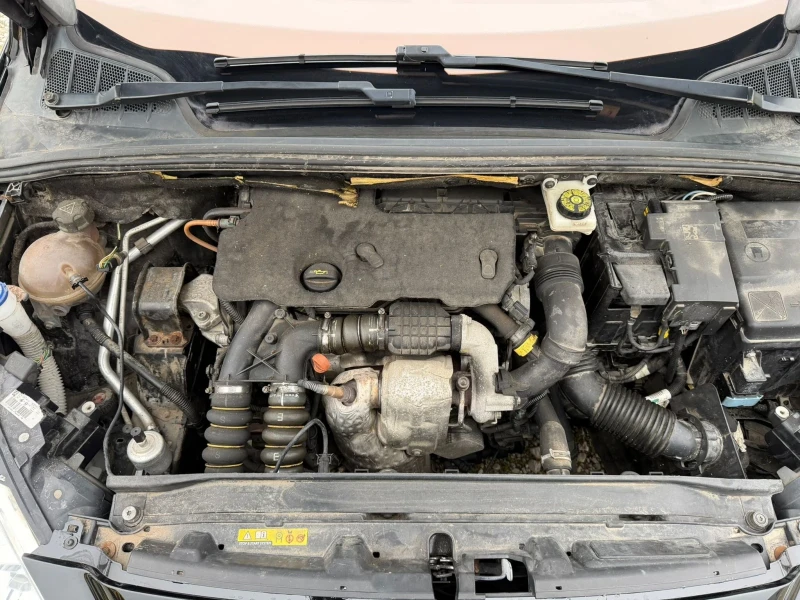 Peugeot 308 1.6 e - HDI - 92 KC, снимка 15 - Автомобили и джипове - 53119450