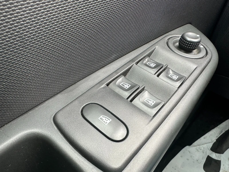 Renault Captur, снимка 15 - Автомобили и джипове - 53285943