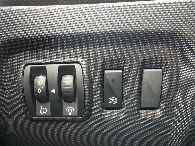 Renault Captur, снимка 14 - Автомобили и джипове - 53285943