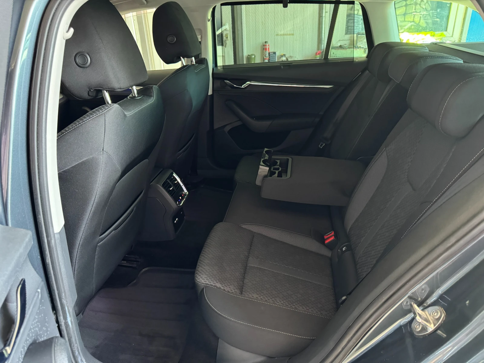 Skoda Octavia 2.0TDI* 150к.с* СЕРВИЗНА КНИЖКА С ПЪЛНА ИСТОРИЯ  - изображение 9