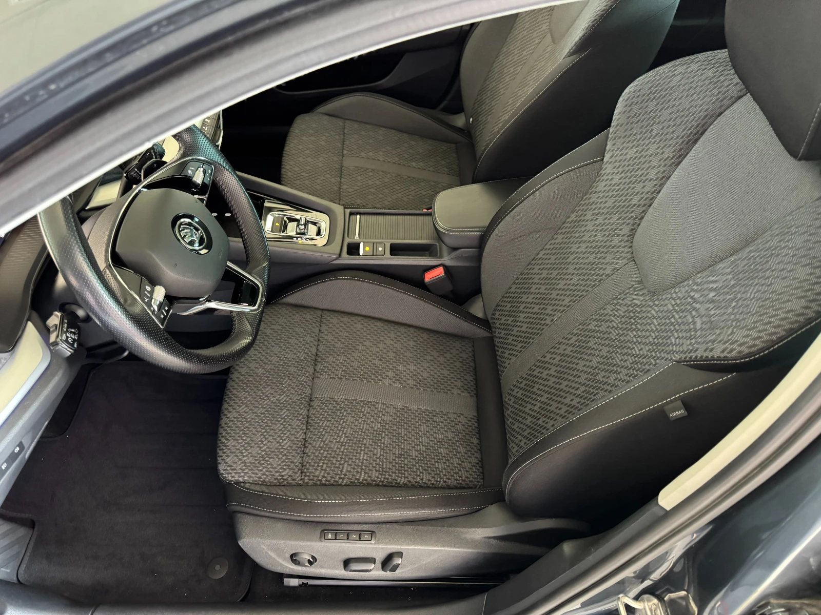 Skoda Octavia 2.0TDI* 150к.с* СЕРВИЗНА КНИЖКА С ПЪЛНА ИСТОРИЯ  - изображение 8