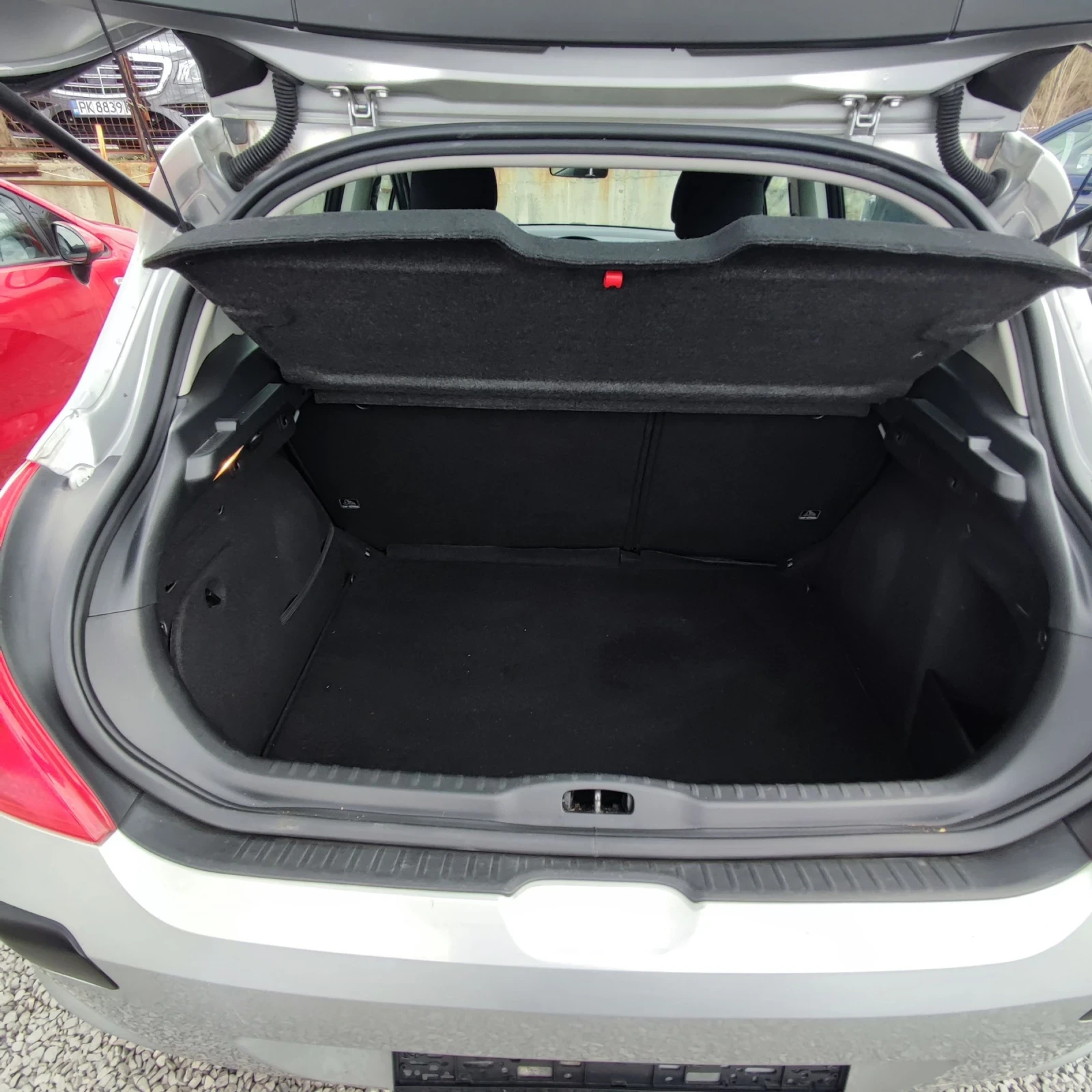 Peugeot 308 1.6i* 16v* KLIMATRONIK* 105хил.км* , снимка 14 - Автомобили и джипове - 53035567