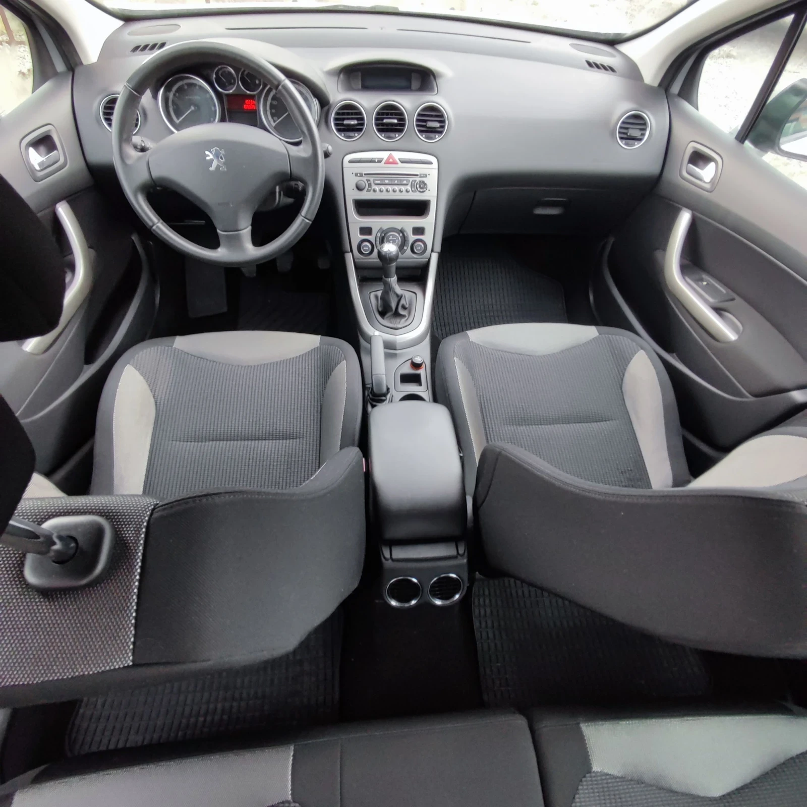 Peugeot 308 1.6i* 16v* KLIMATRONIK* 105хил.км* , снимка 8 - Автомобили и джипове - 53035567