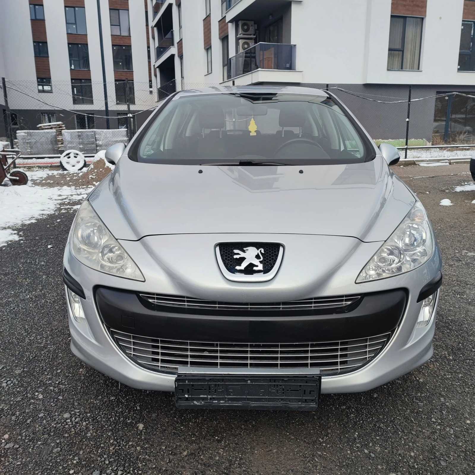 Peugeot 308 1.6i* 16v* KLIMATRONIK* 105хил.км* , снимка 2 - Автомобили и джипове - 53035567