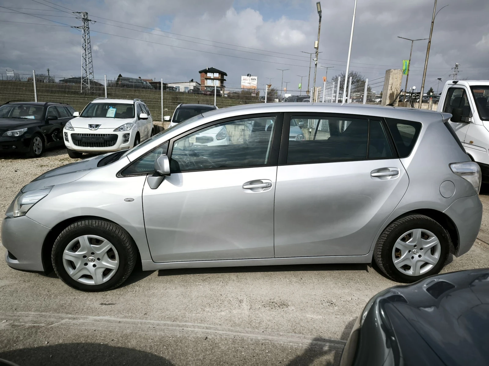 Toyota Verso 2.0D - изображение 6