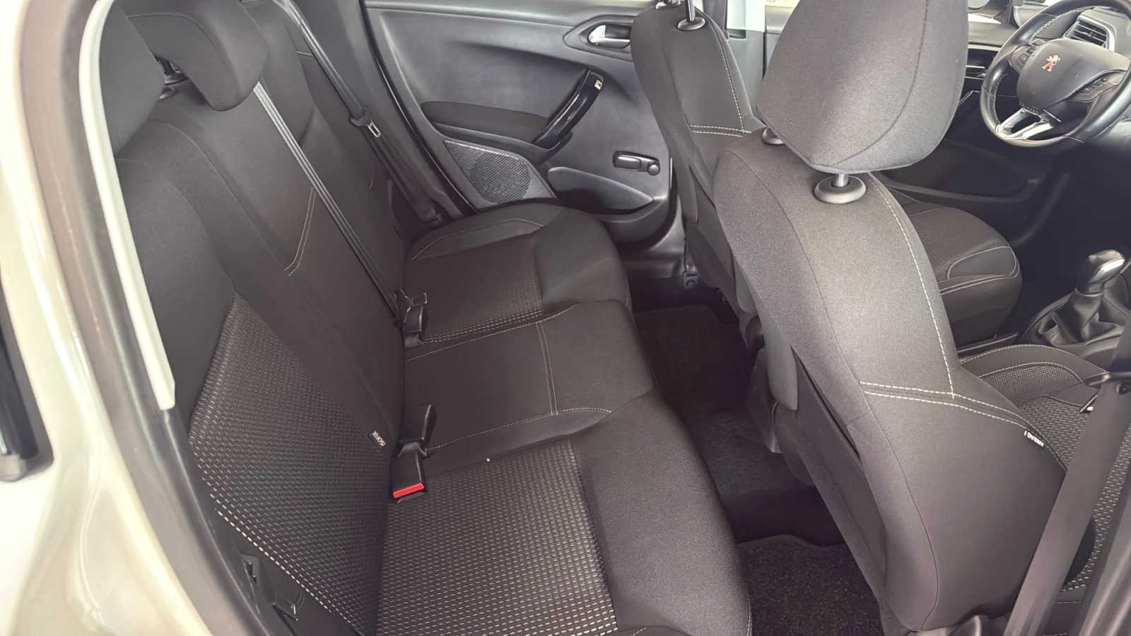 Peugeot 208 1.2 Allure, снимка 16 - Автомобили и джипове - 54255855