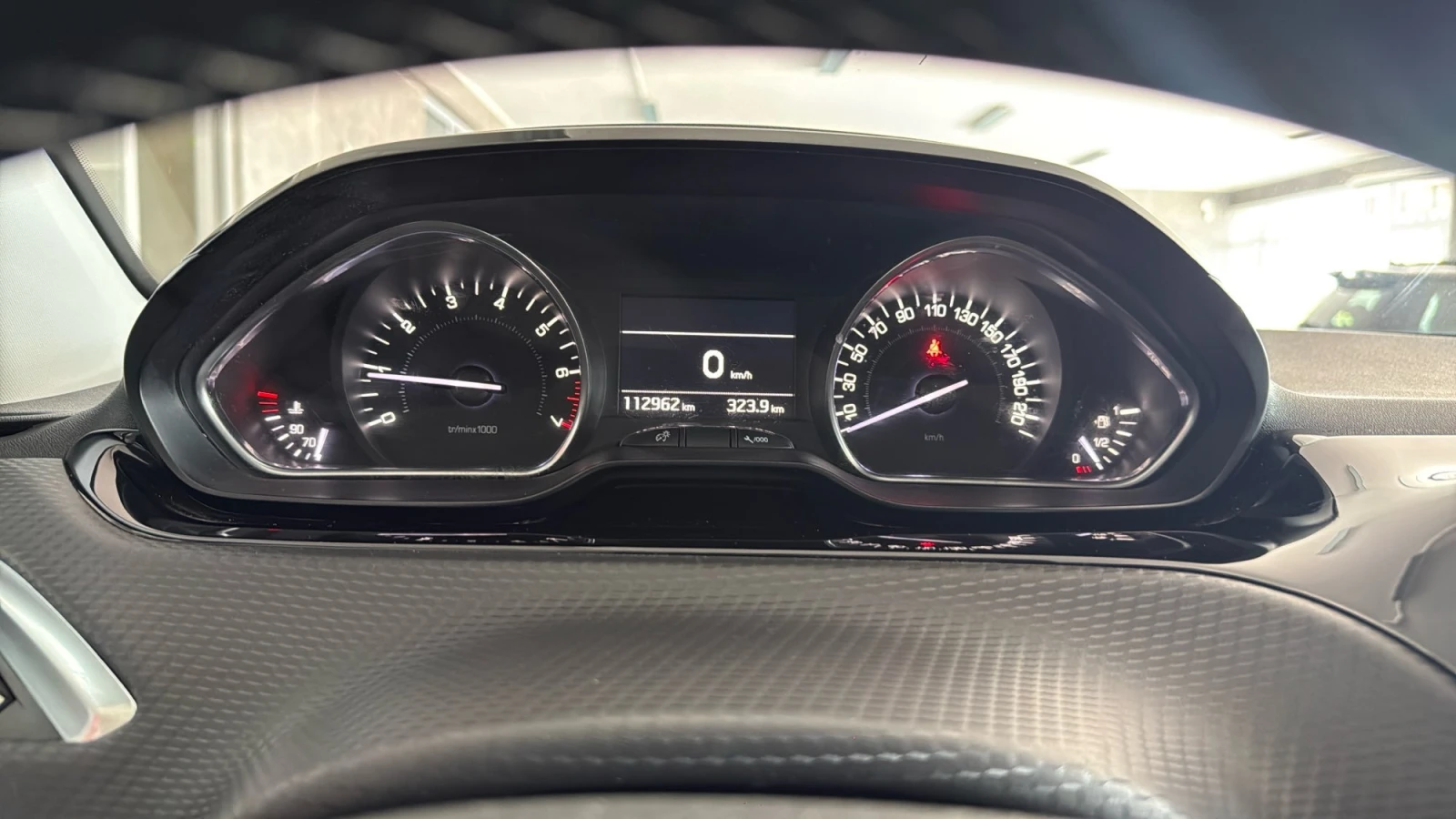 Peugeot 208 1.2 Allure, снимка 9 - Автомобили и джипове - 54255855