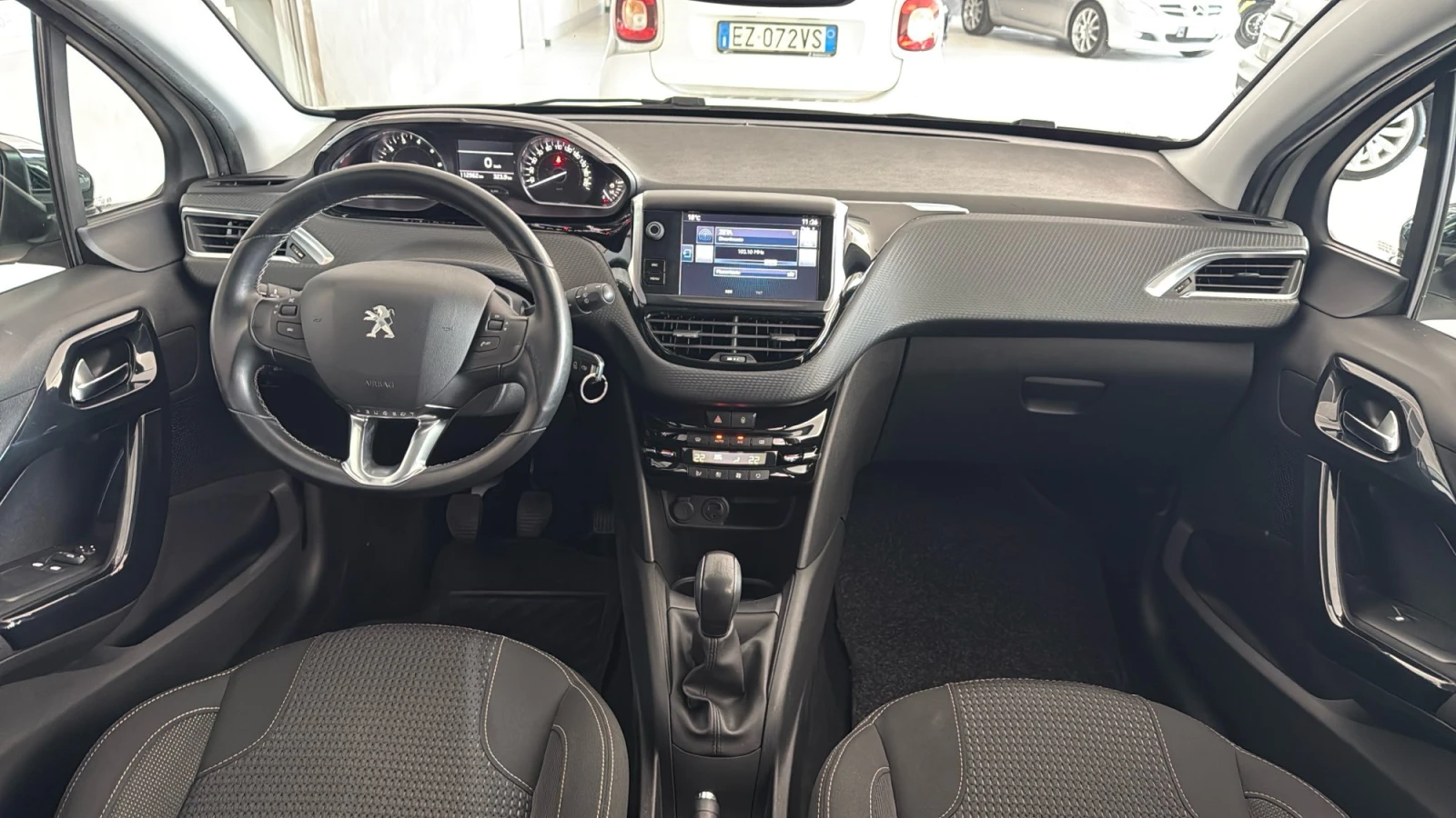 Peugeot 208 1.2 Allure, снимка 7 - Автомобили и джипове - 54255855