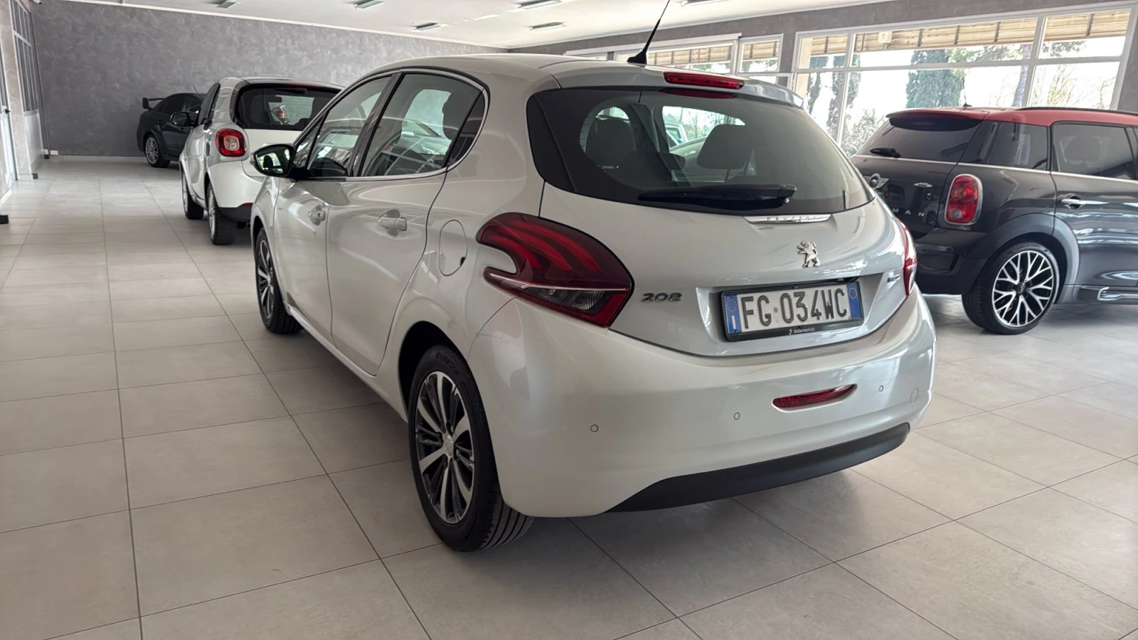 Peugeot 208 1.2 Allure, снимка 5 - Автомобили и джипове - 54255855