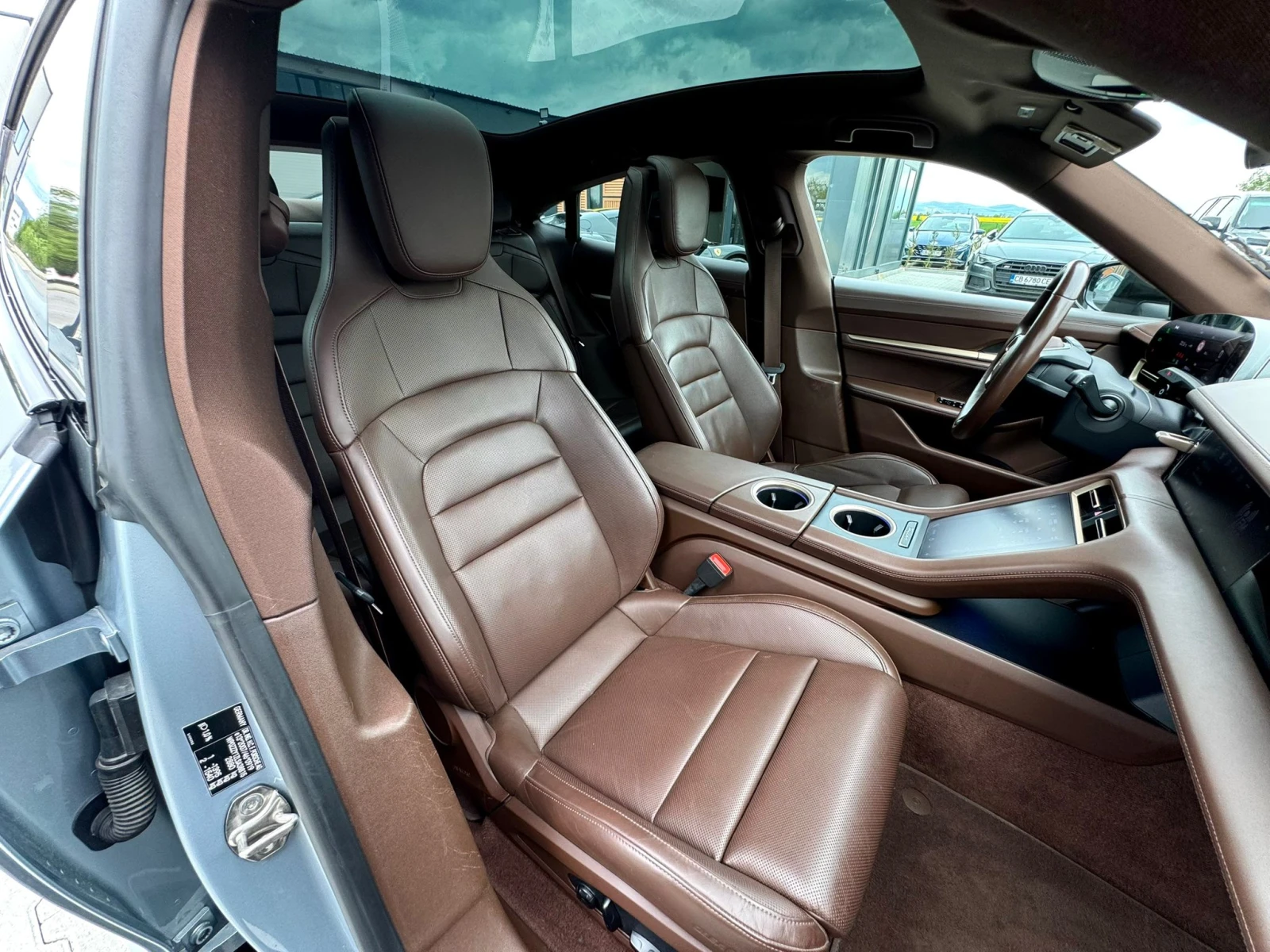 Porsche Taycan 4S* Готов Лизинг* , снимка 9 - Автомобили и джипове - 54383554