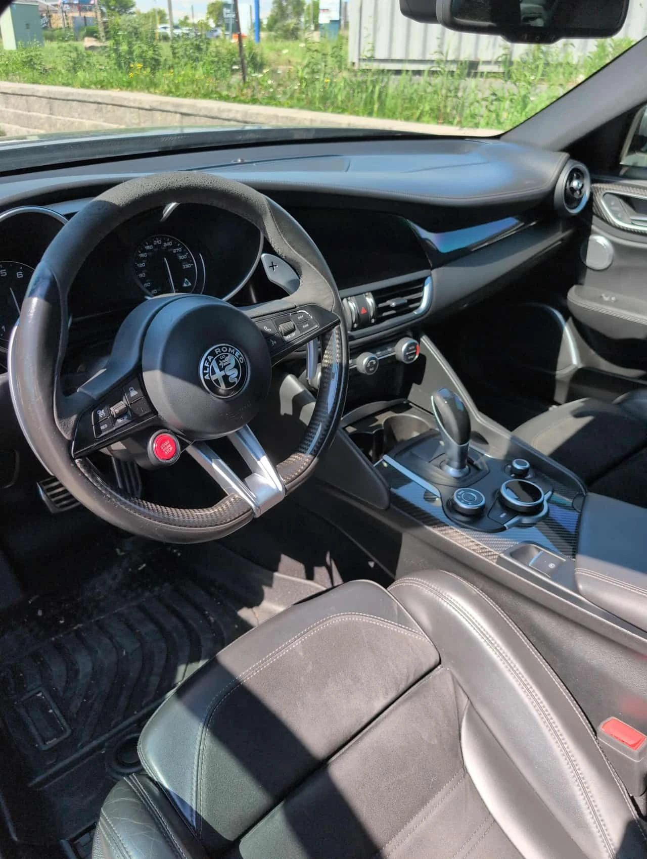 Alfa Romeo Giulia Quadrifoglio / CARBON /  АВТОКРЕДИТ, снимка 5 - Автомобили и джипове - 54920034