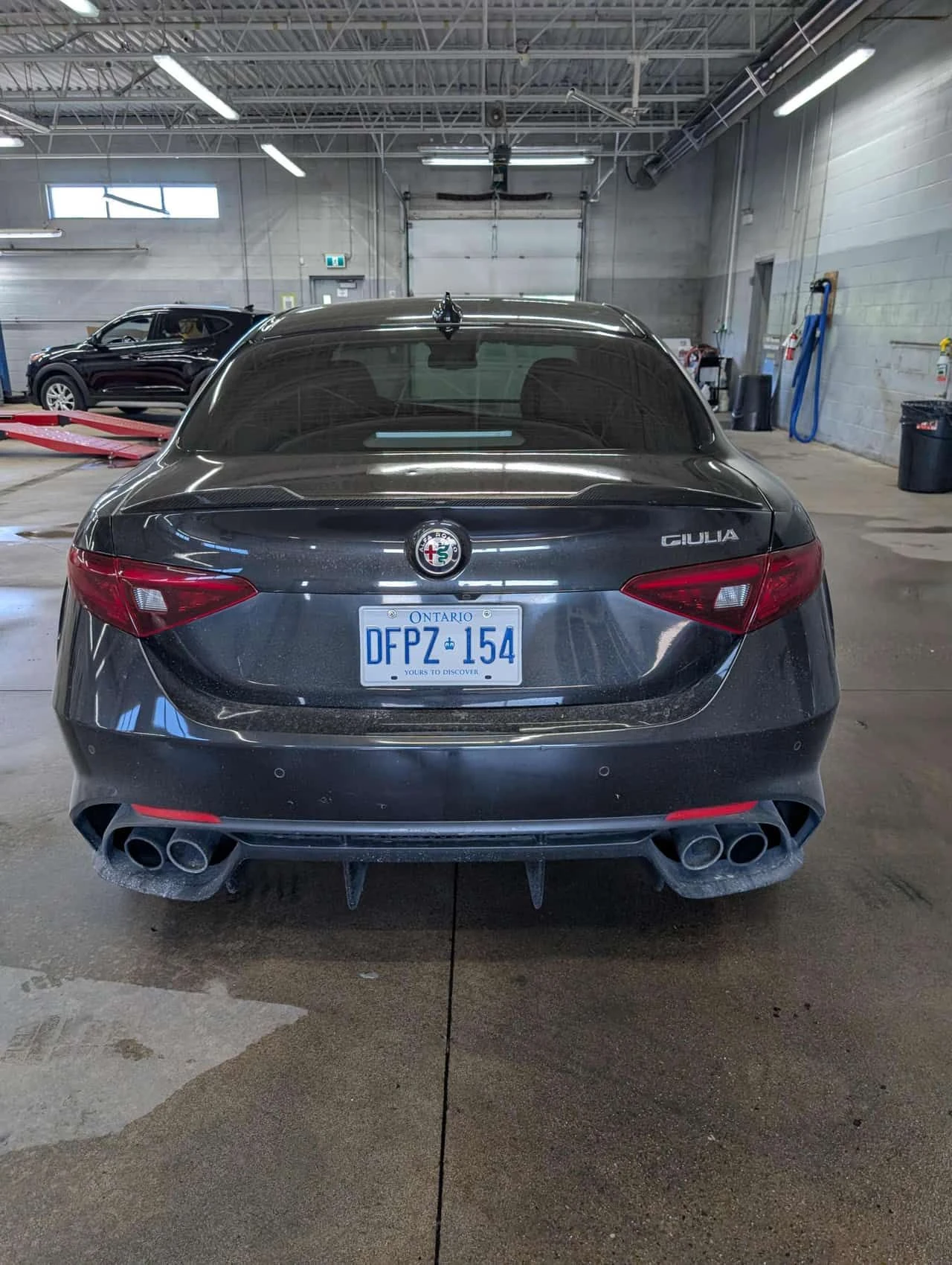 Alfa Romeo Giulia Quadrifoglio / CARBON /  АВТОКРЕДИТ, снимка 4 - Автомобили и джипове - 54920034