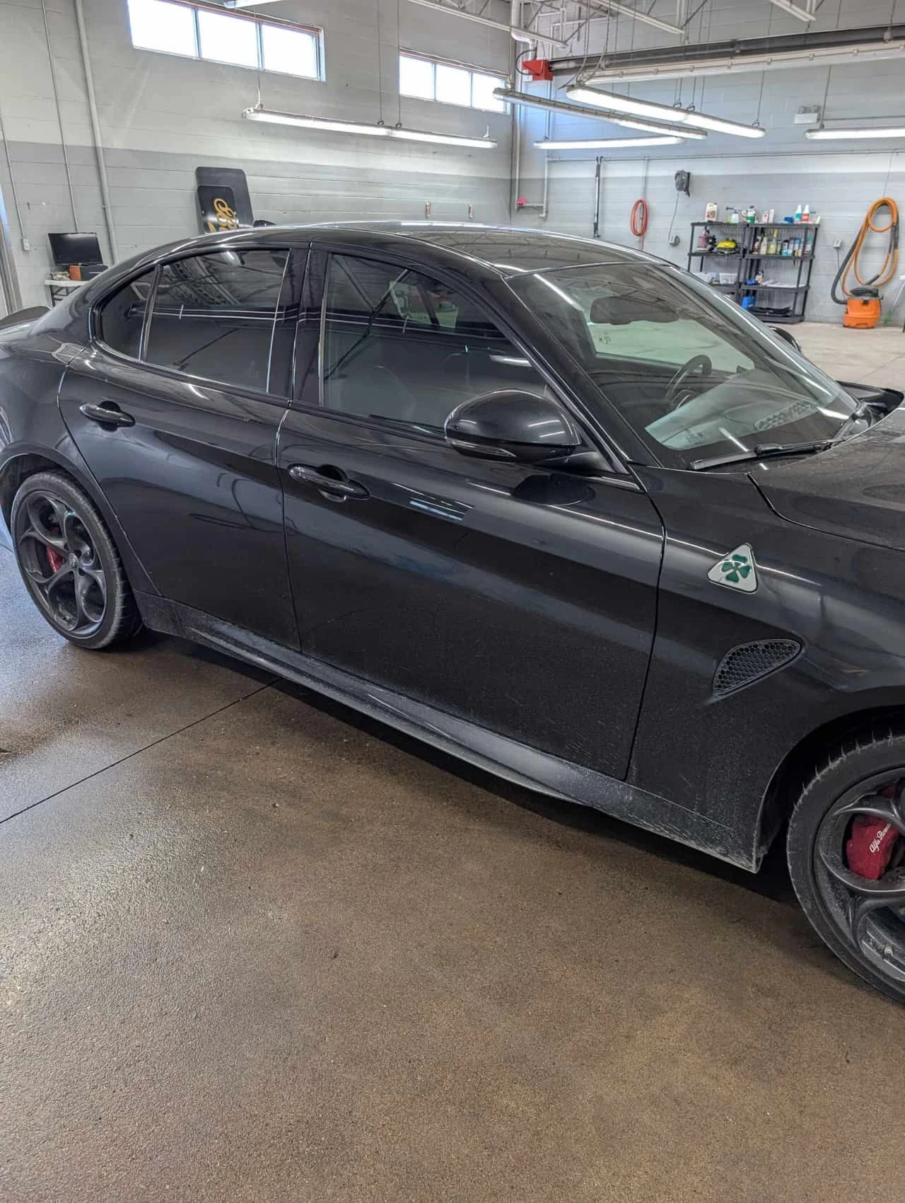 Alfa Romeo Giulia Quadrifoglio / CARBON /  АВТОКРЕДИТ, снимка 3 - Автомобили и джипове - 54920034