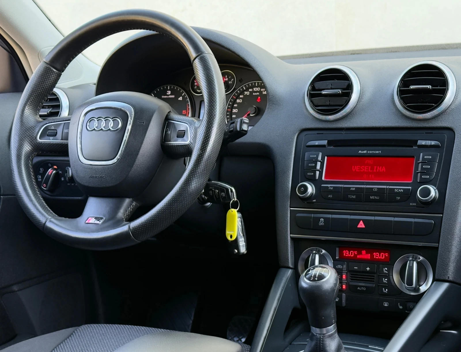 Audi A3 1.6TDi S-LINE//FACELIFT, снимка 12 - Автомобили и джипове - 55499804