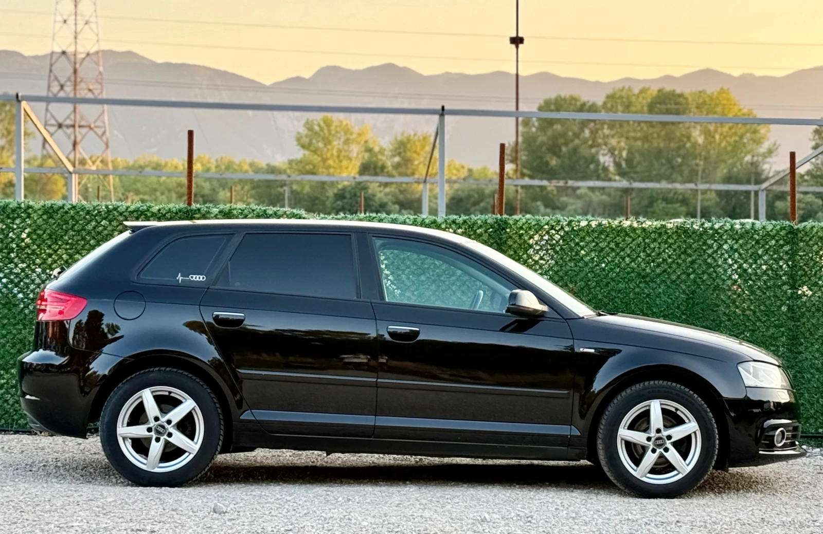 Audi A3 1.6TDi S-LINE//FACELIFT, снимка 8 - Автомобили и джипове - 55499804