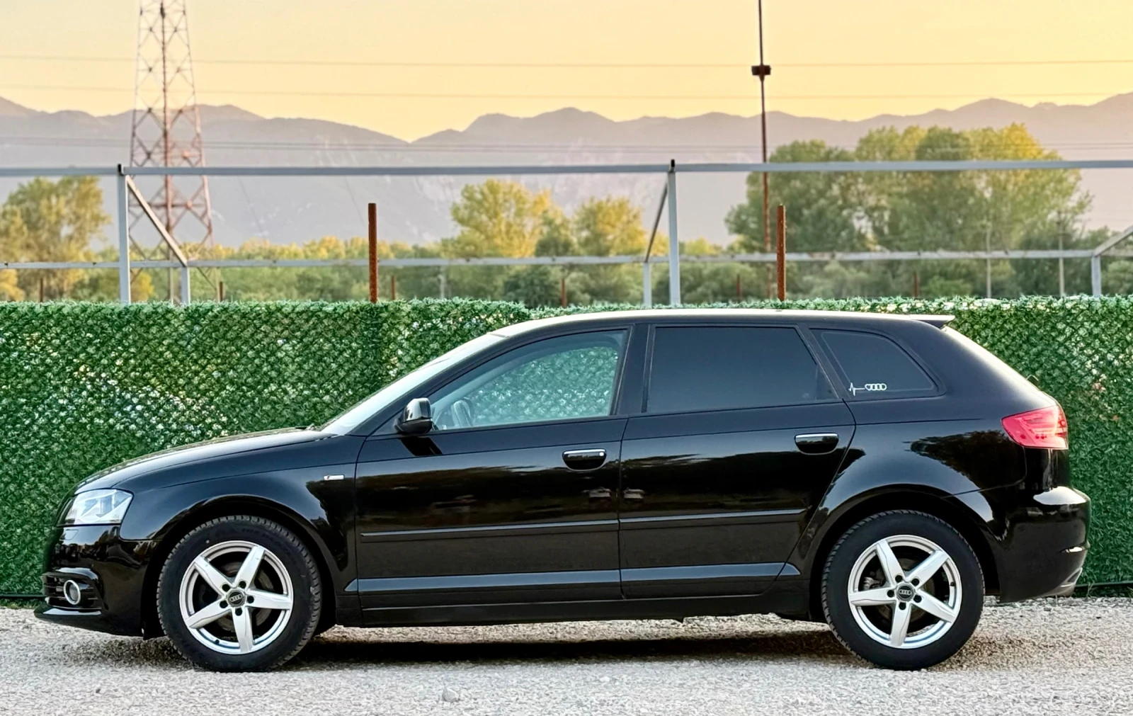 Audi A3 1.6TDi S-LINE//FACELIFT, снимка 4 - Автомобили и джипове - 55499804