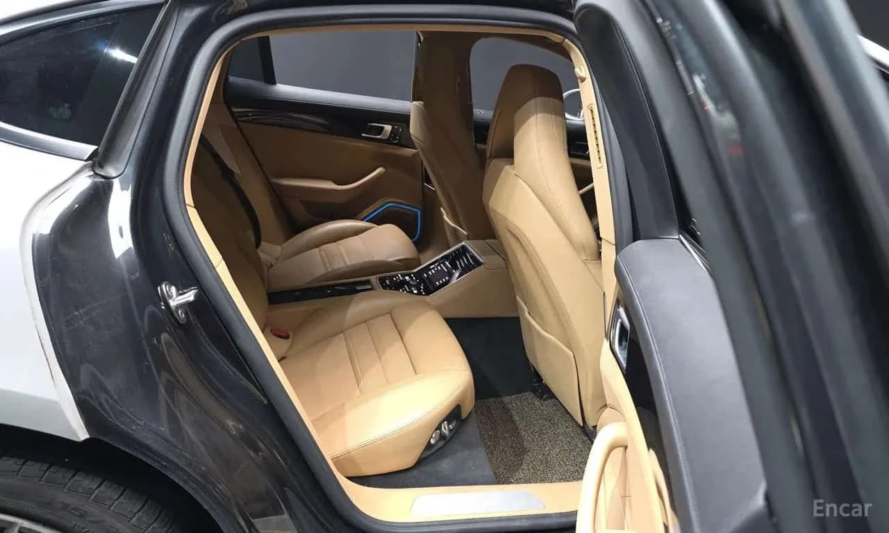 Porsche Panamera * 3.0 AWD * ОПЦИЯ ЗА ФИНАНСИРАНЕ, снимка 12 - Автомобили и джипове - 55614018