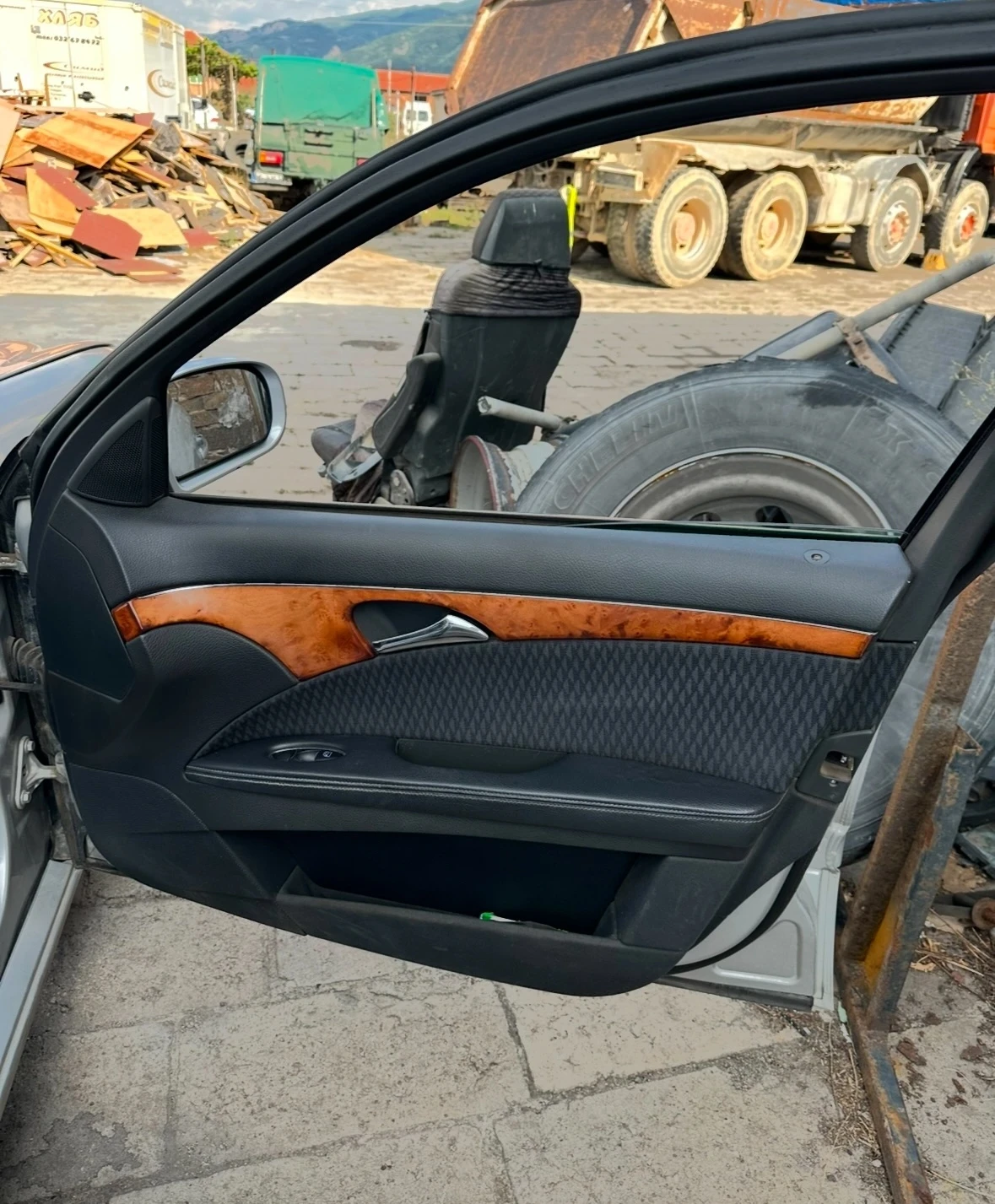 Mercedes-Benz E 270, снимка 9 - Автомобили и джипове - 55920818
