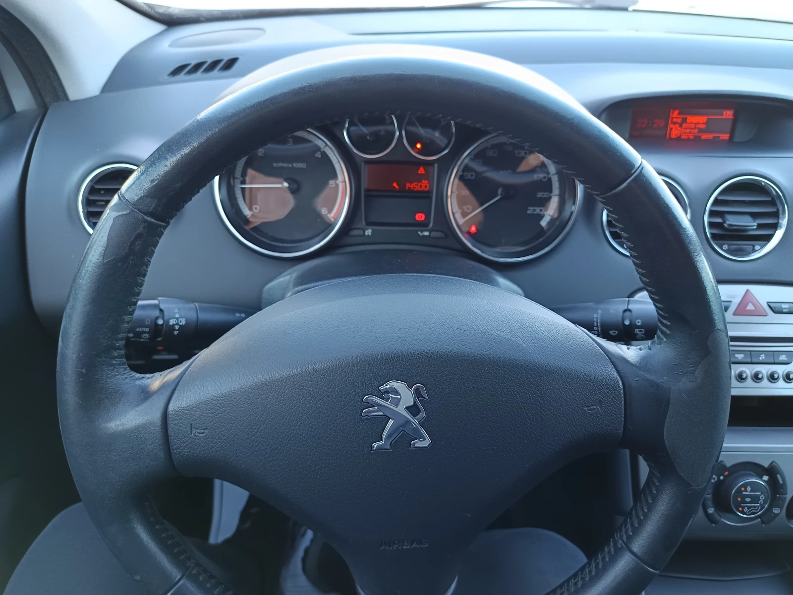 Peugeot 308 1.6 E-HDI, снимка 15 - Автомобили и джипове - 56124041