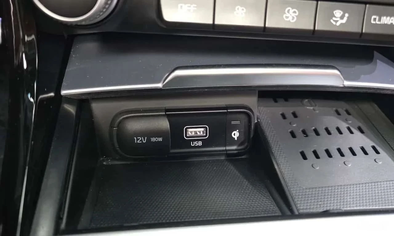 Kia Stinger, снимка 13 - Автомобили и джипове - 56730453
