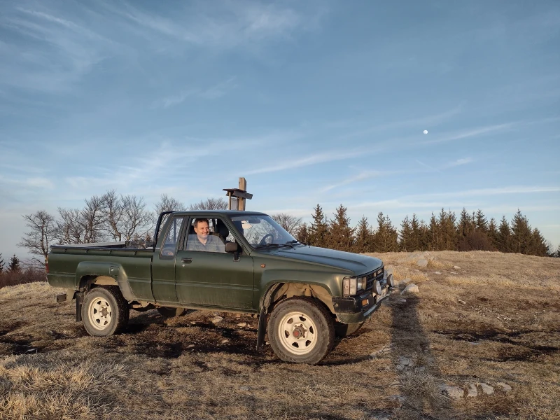 Toyota Hilux 4 x4, снимка 5 - Автомобили и джипове - 48479449