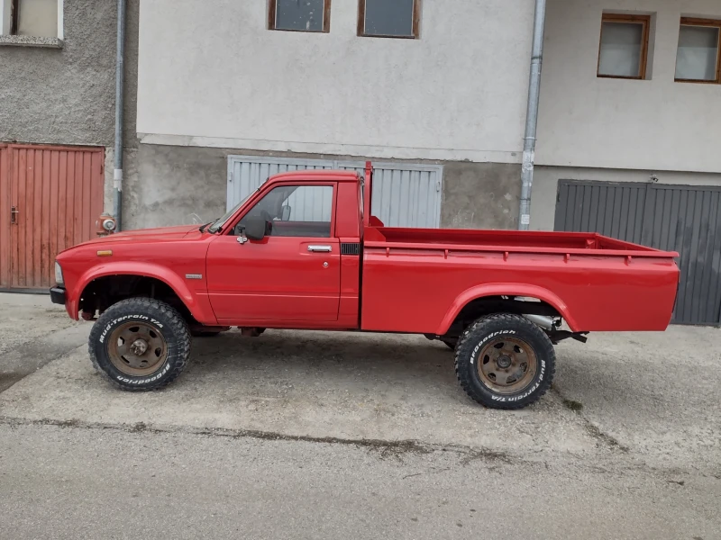 Toyota Hilux 4 x4, снимка 11 - Автомобили и джипове - 47590725