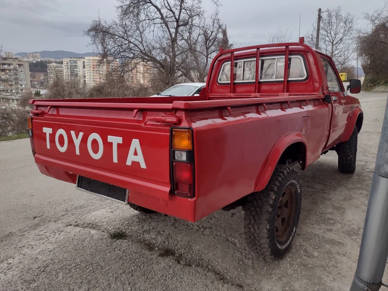 Toyota Hilux 4 x4, снимка 12 - Автомобили и джипове - 47590725