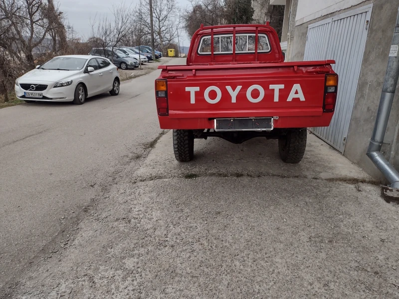 Toyota Hilux 4 x4, снимка 10 - Автомобили и джипове - 47590725