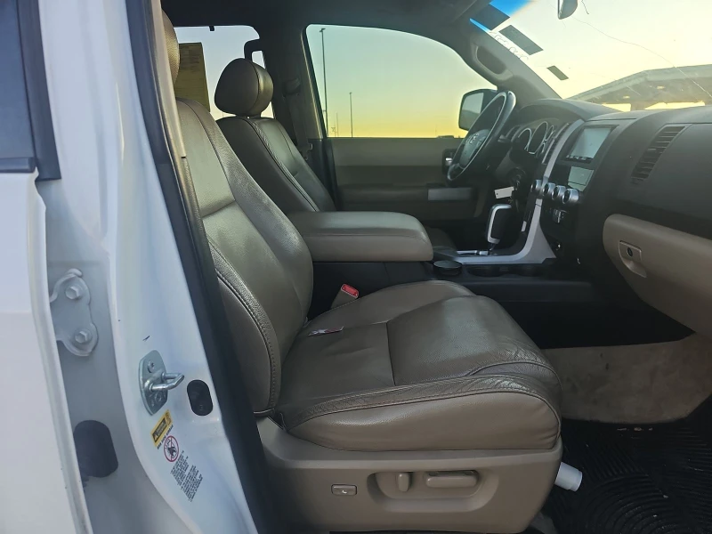 Toyota Sequoia 5.7L Hemi* перфектен за газ* JBL* 8места, снимка 9 - Автомобили и джипове - 48953048