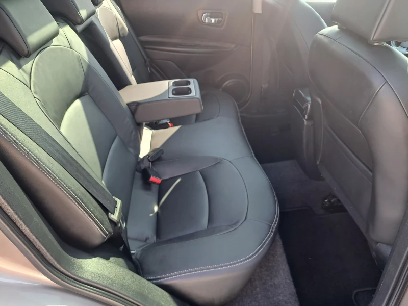Nissan Qashqai 2.0 Кожен салон, снимка 9 - Автомобили и джипове - 53071615