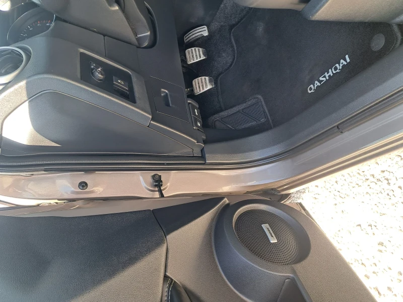 Nissan Qashqai 2.0 Кожен салон, снимка 14 - Автомобили и джипове - 53071615