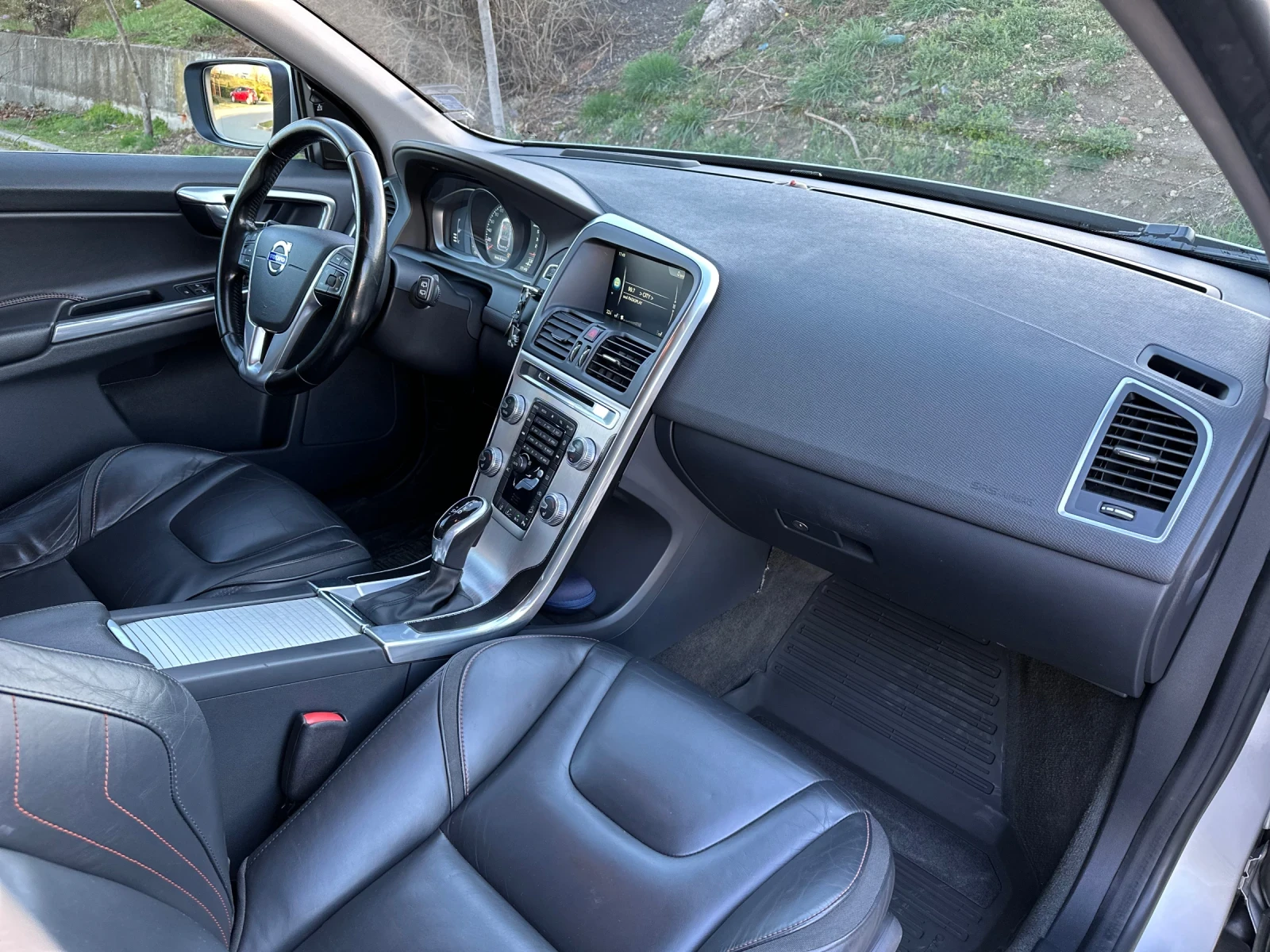 Volvo XC60 2.4D* OCEAN RACE* XENON* DISTRONIC*  - изображение 9