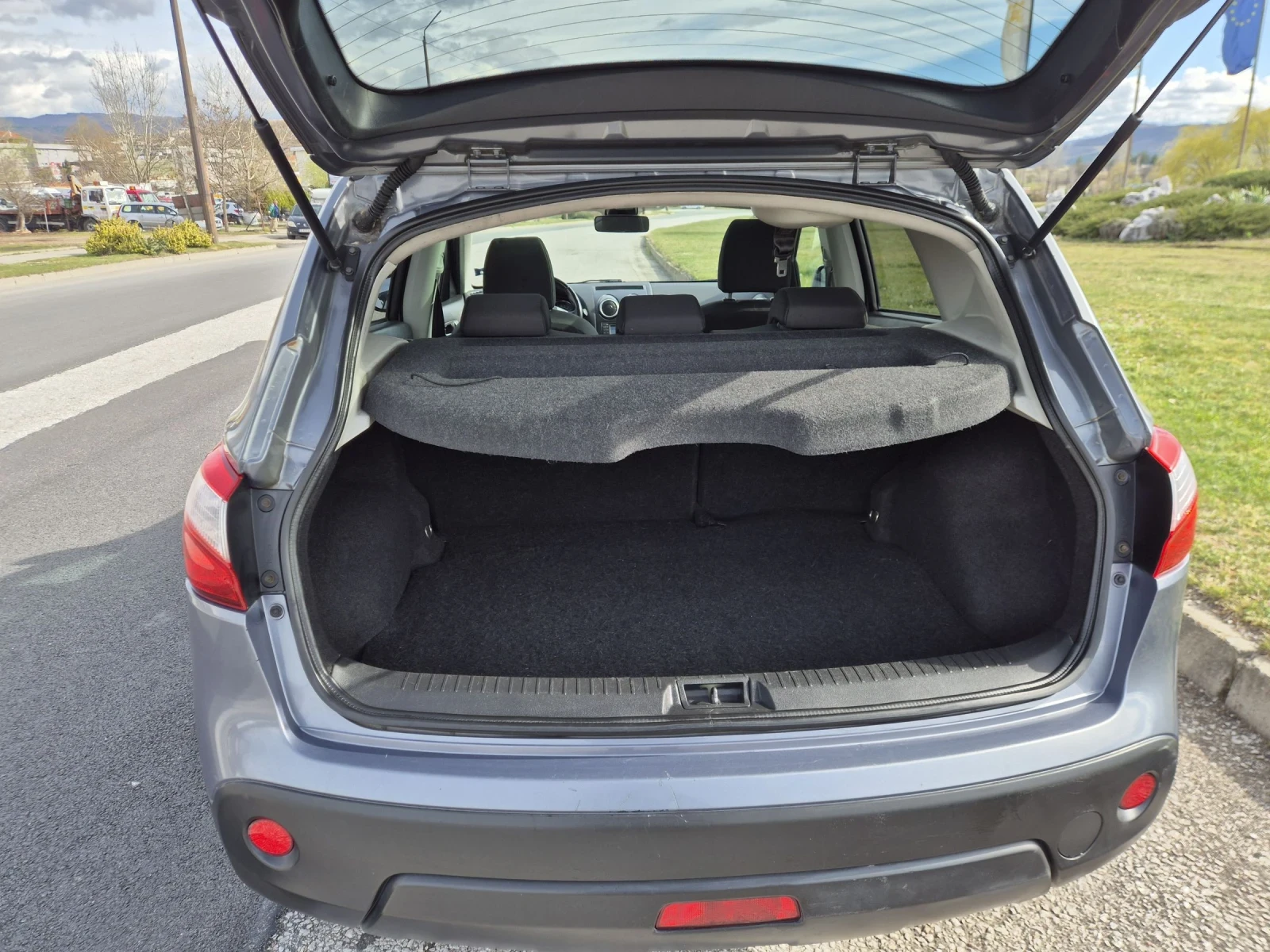 Nissan Qashqai 2.0dci 4X4Panorama, снимка 16 - Автомобили и джипове - 54016378