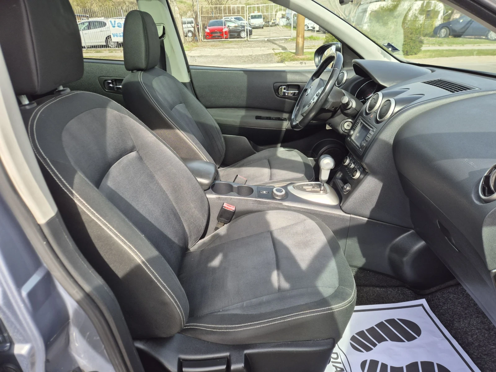 Nissan Qashqai 2.0dci 4X4Panorama, снимка 12 - Автомобили и джипове - 54016378