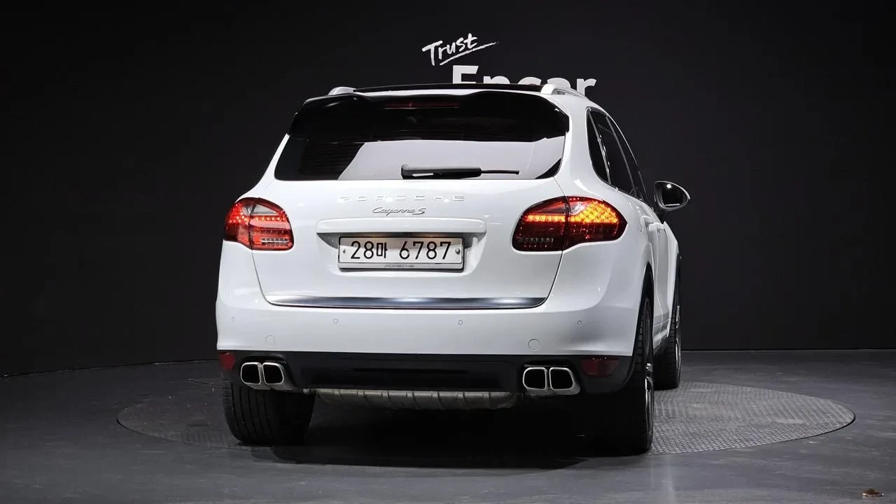 Porsche Cayenne 4.2S Diesel* Обдухване* Bose* Въздух* Пано, снимка 13 - Автомобили и джипове - 55145522