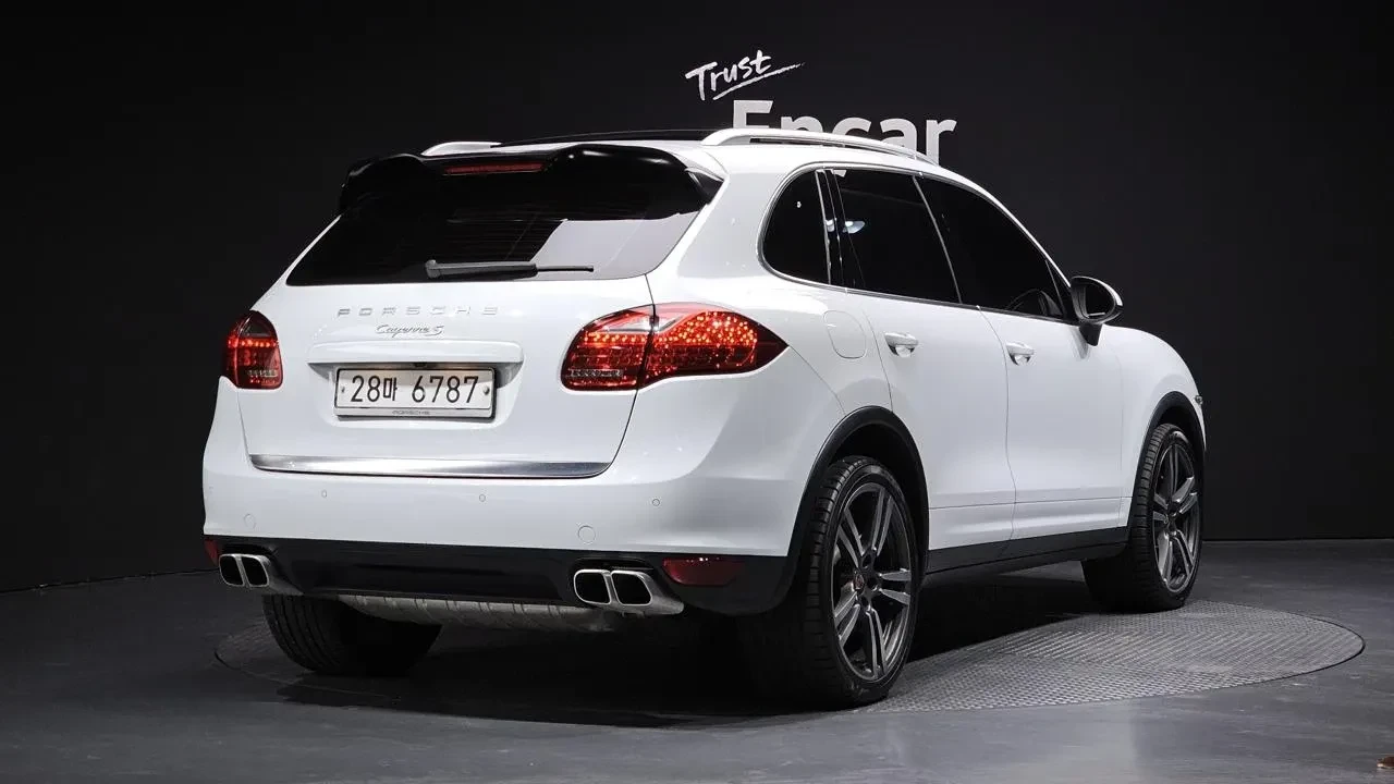 Porsche Cayenne 4.2S Diesel* Обдухване* Bose* Въздух* Пано, снимка 12 - Автомобили и джипове - 55145522